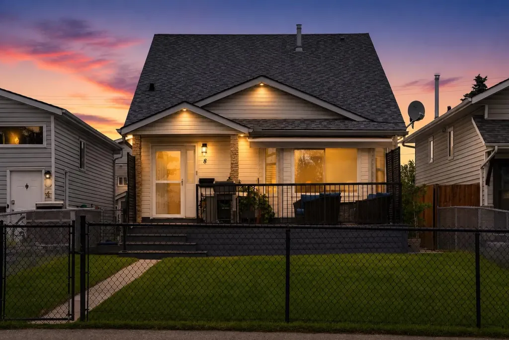 8 Erin Meadow Way SE Calgary AB T2B 3A2