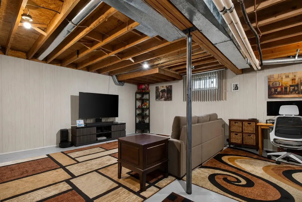 8 Erin Meadow Way SE Calgary AB T2B 3A2