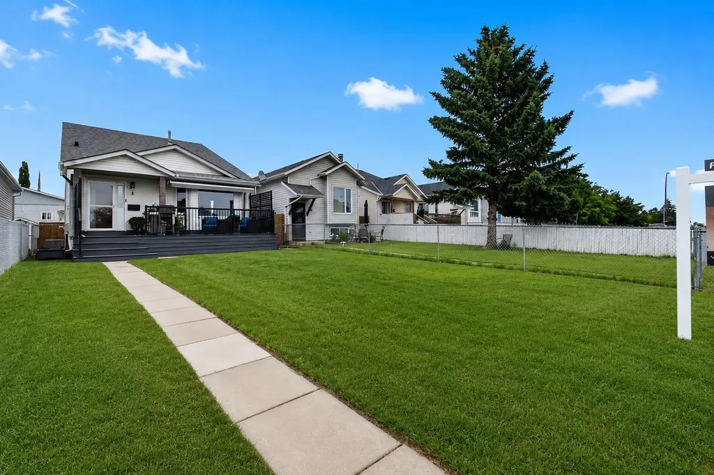 8 Erin Meadow Way SE Calgary AB T2B 3A2