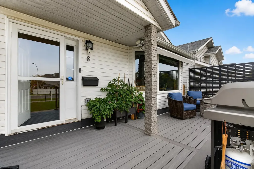 8 Erin Meadow Way SE Calgary AB T2B 3A2