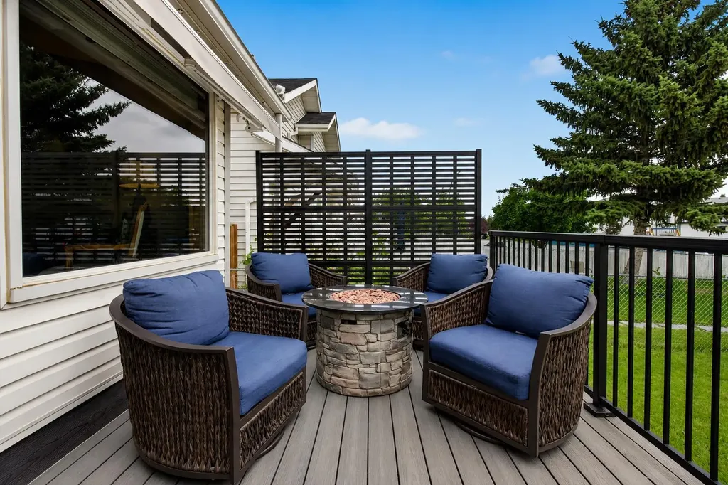 8 Erin Meadow Way SE Calgary AB T2B 3A2