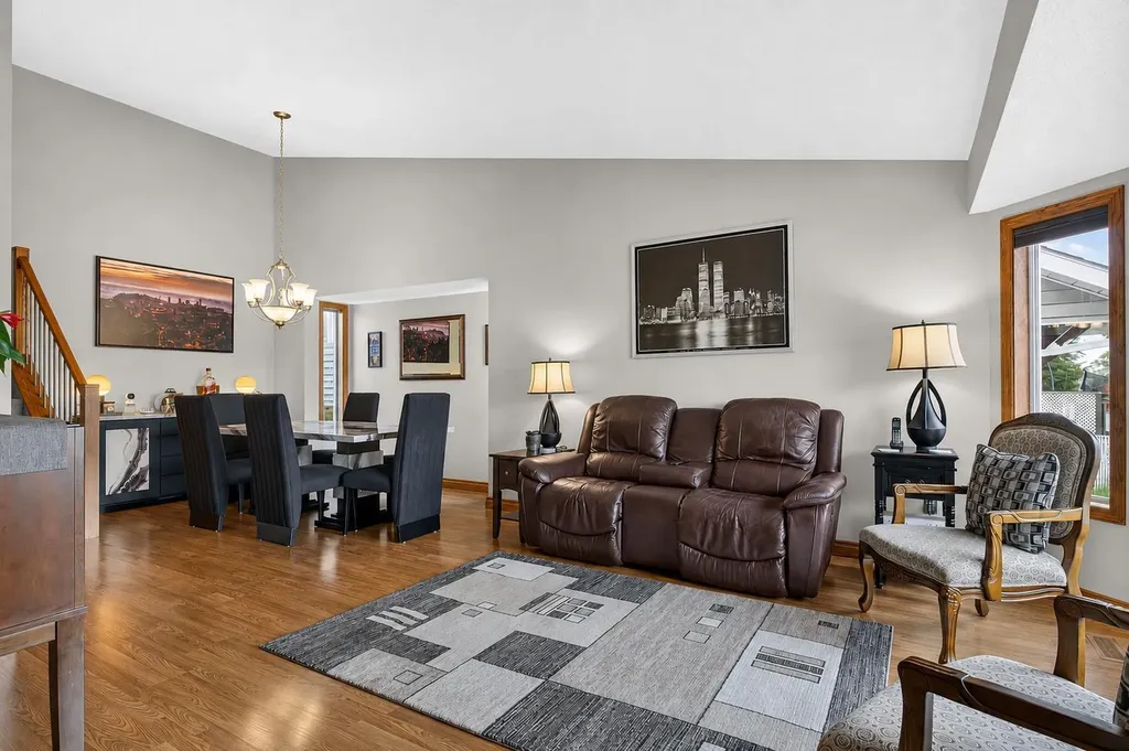 8 Erin Meadow Way SE Calgary AB T2B 3A2