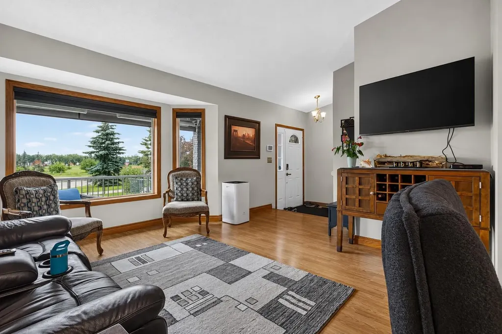 8 Erin Meadow Way SE Calgary AB T2B 3A2