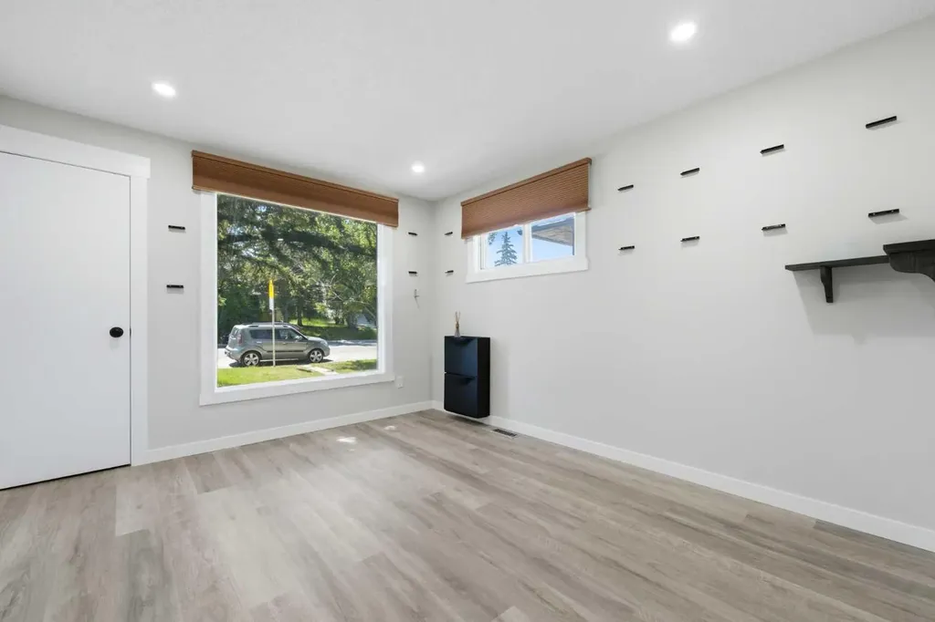 4608 70 Street NW Calgary AB T3B 2K6