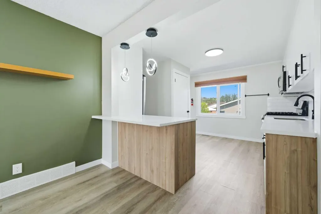 4608 70 Street NW Calgary AB T3B 2K6
