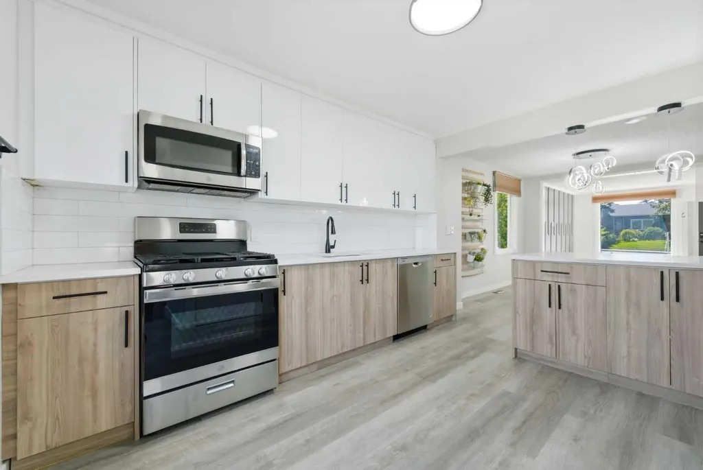 4608 70 Street NW Calgary AB T3B 2K6