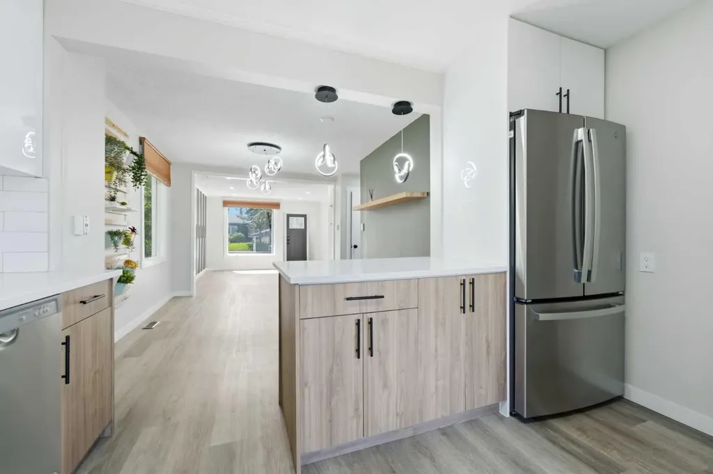 4608 70 Street NW Calgary AB T3B 2K6