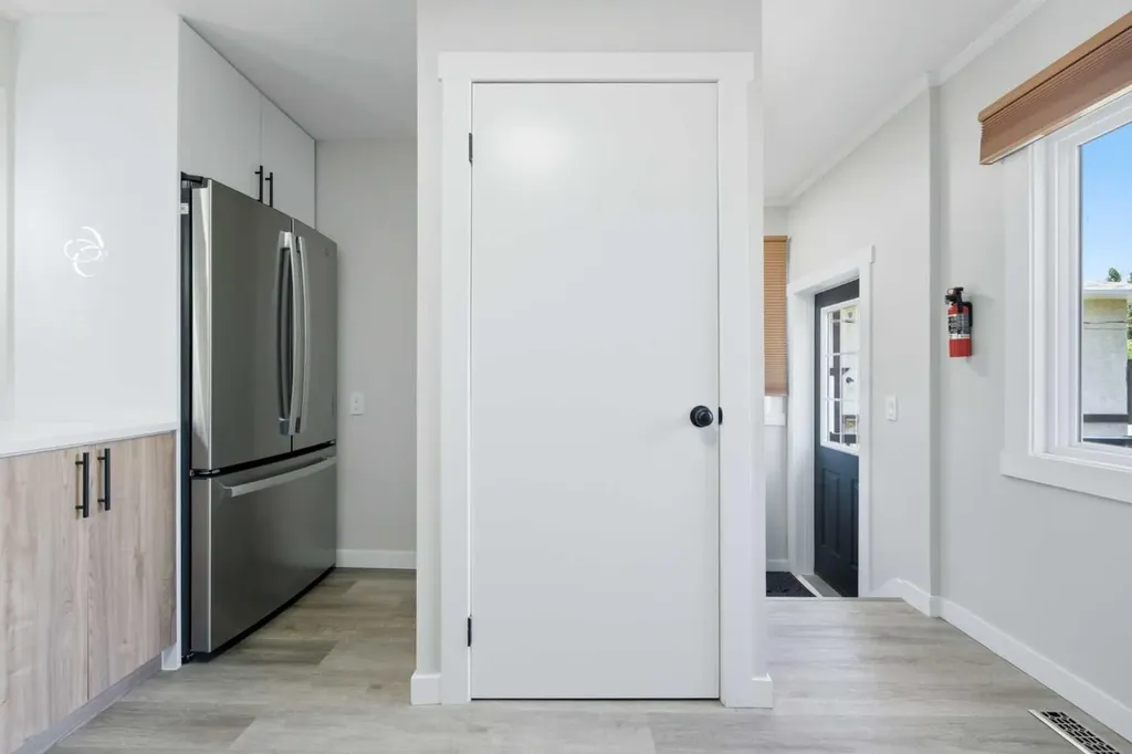 4608 70 Street NW Calgary AB T3B 2K6