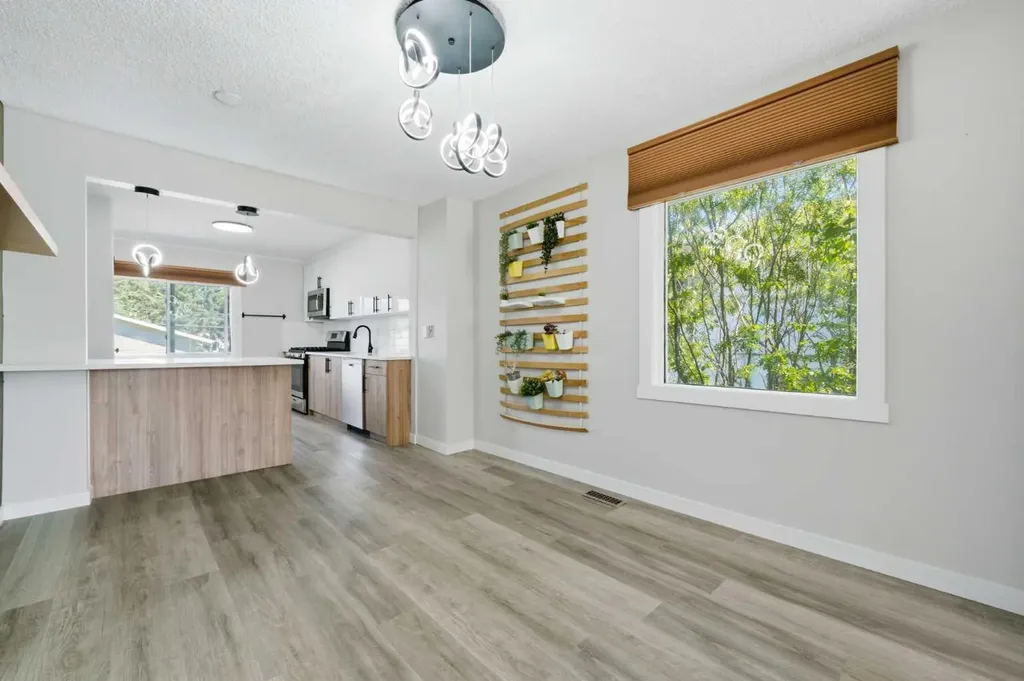 4608 70 Street NW Calgary AB T3B 2K6
