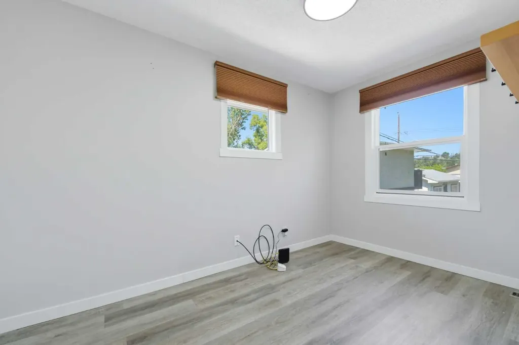 4608 70 Street NW Calgary AB T3B 2K6