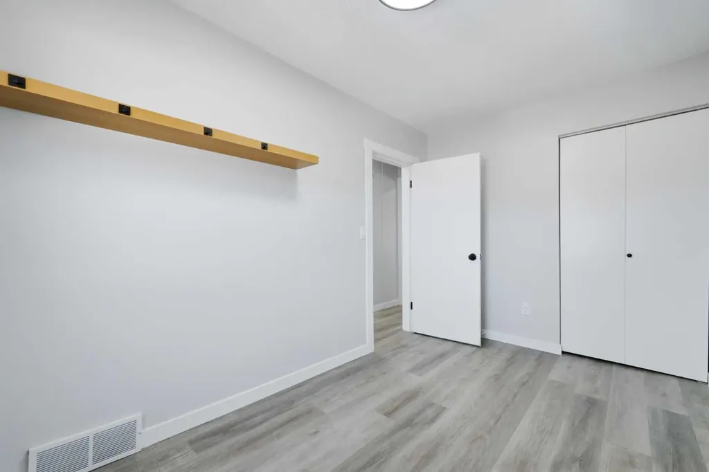 4608 70 Street NW Calgary AB T3B 2K6