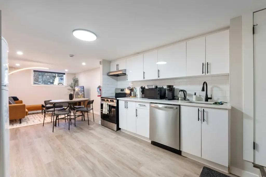 4608 70 Street NW Calgary AB T3B 2K6