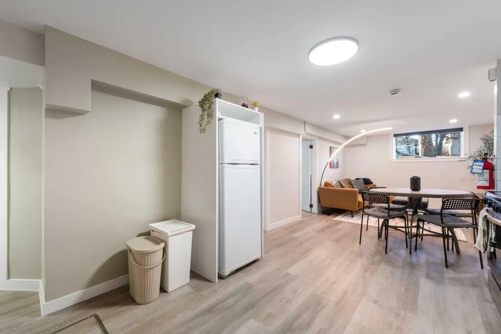 4608 70 Street NW Calgary AB T3B 2K6