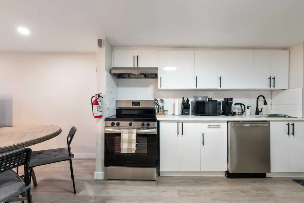 4608 70 Street NW Calgary AB T3B 2K6
