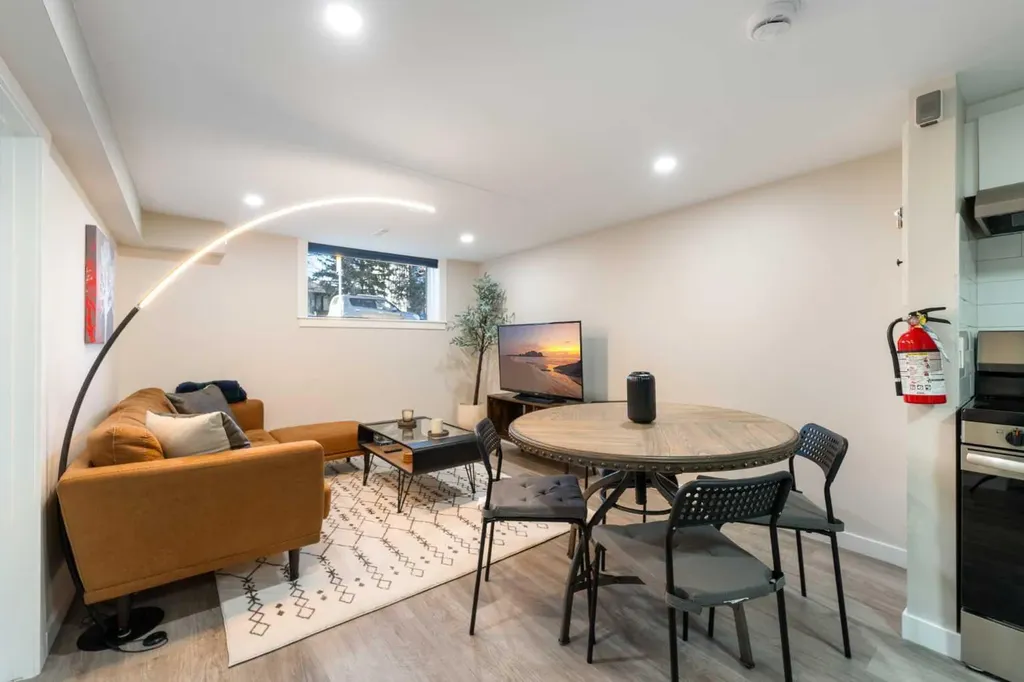 4608 70 Street NW Calgary AB T3B 2K6