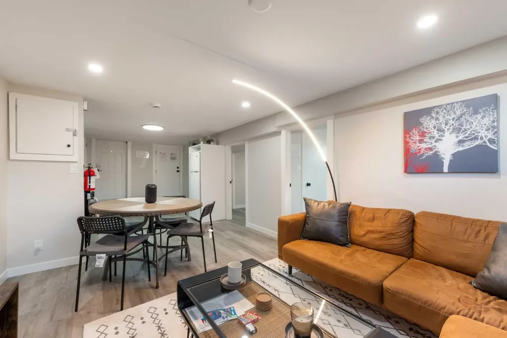 4608 70 Street NW Calgary AB T3B 2K6
