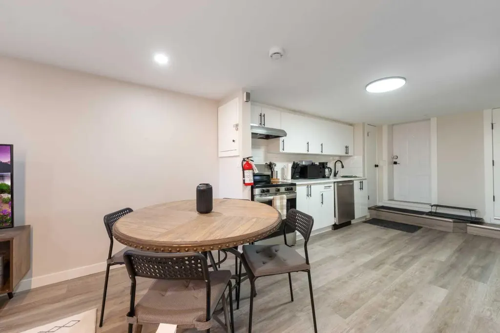 4608 70 Street NW Calgary AB T3B 2K6