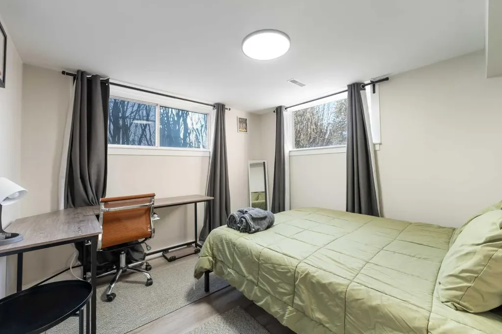 4608 70 Street NW Calgary AB T3B 2K6