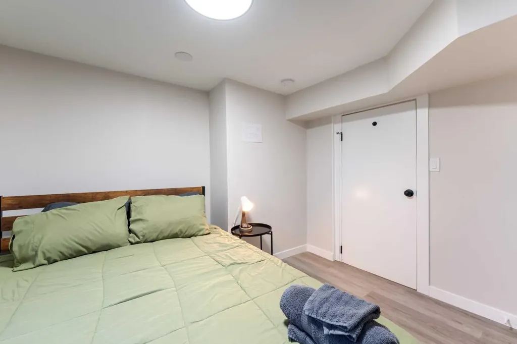 4608 70 Street NW Calgary AB T3B 2K6