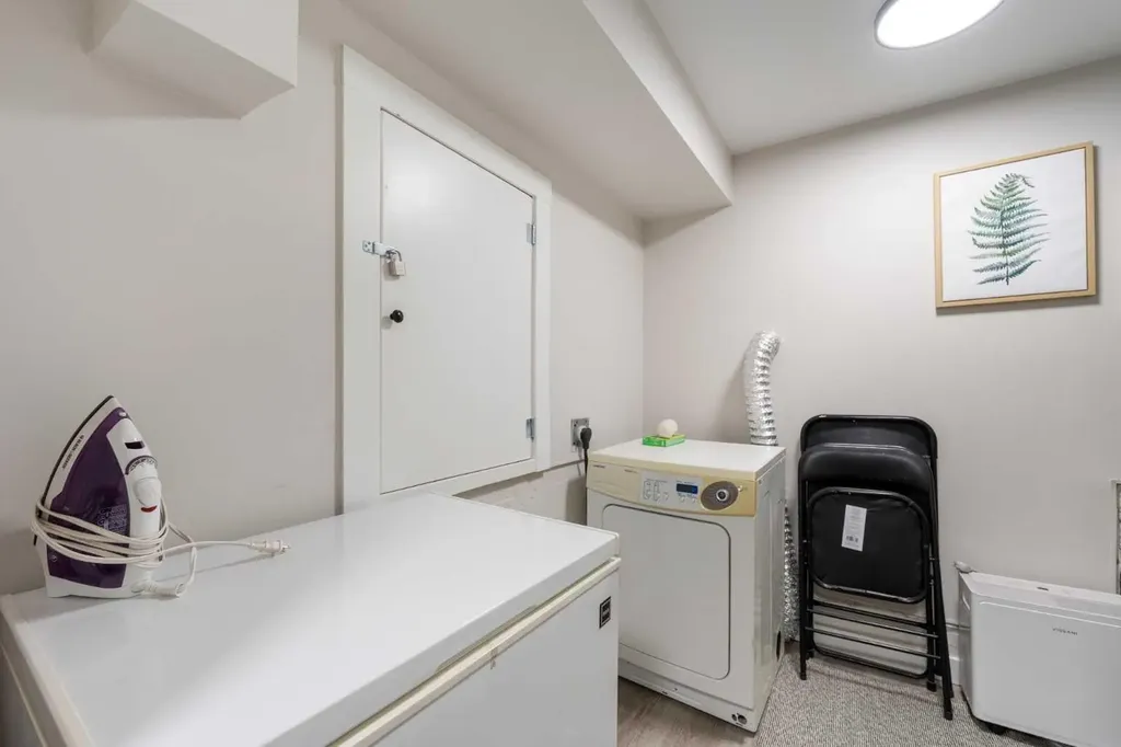 4608 70 Street NW Calgary AB T3B 2K6
