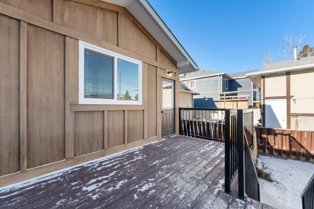 4608 70 Street NW Calgary AB T3B 2K6