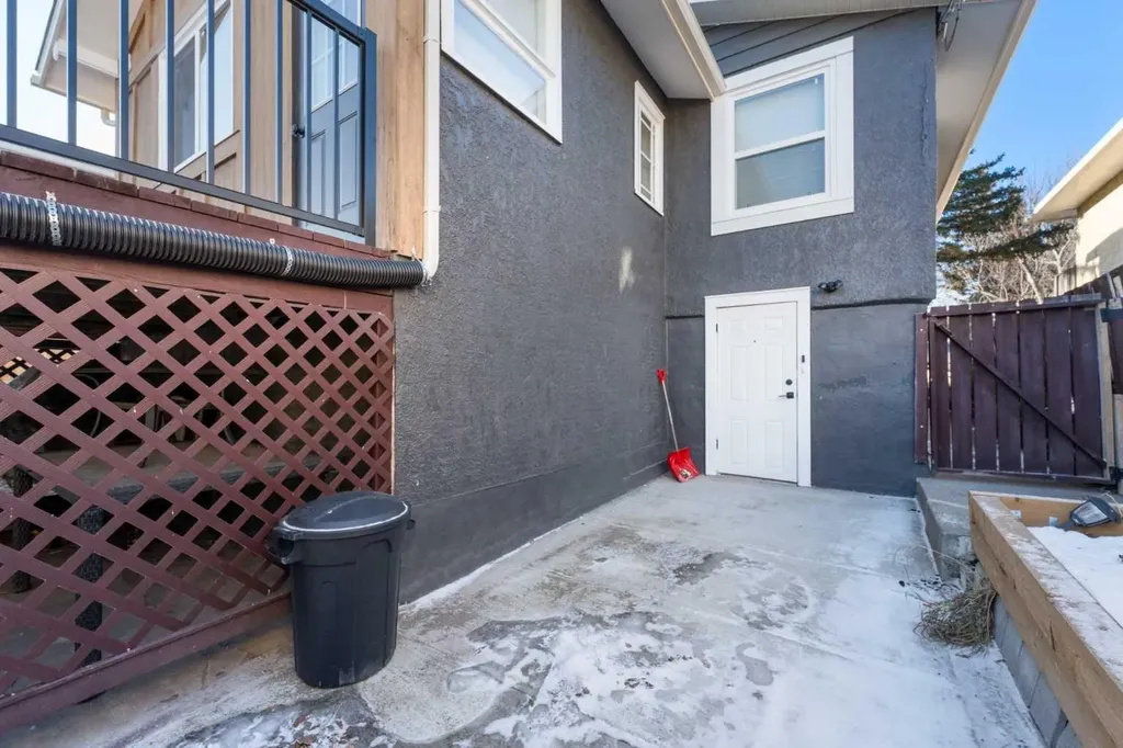 4608 70 Street NW Calgary AB T3B 2K6