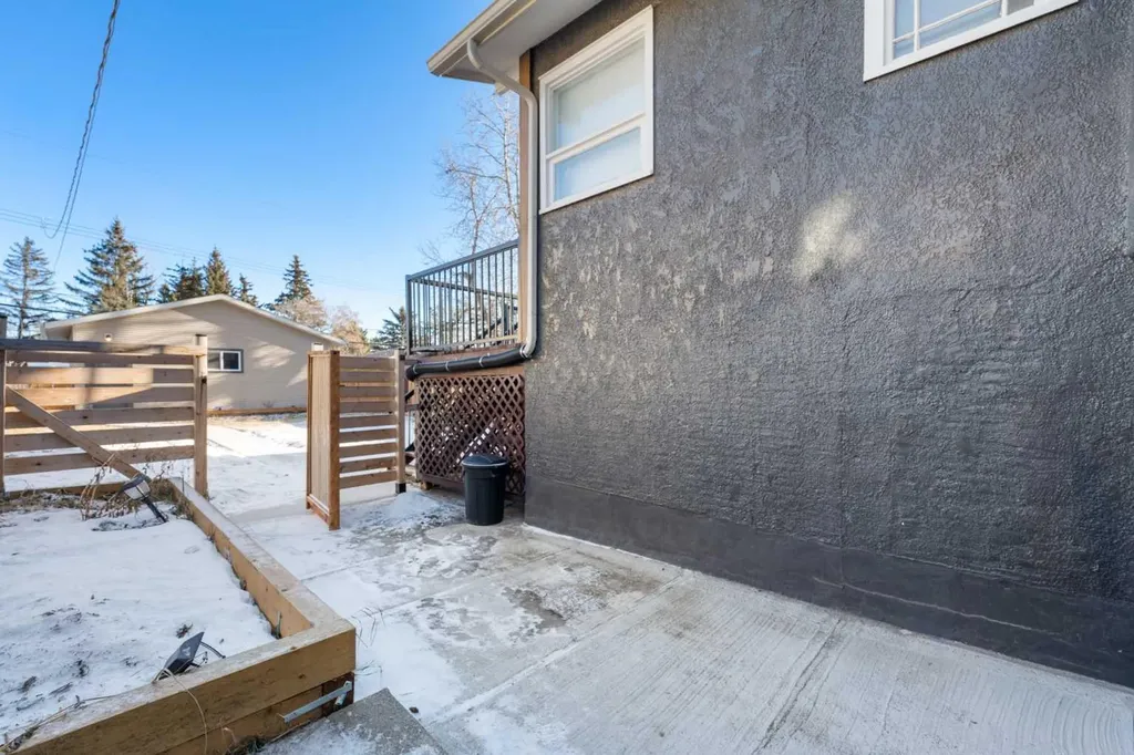 4608 70 Street NW Calgary AB T3B 2K6