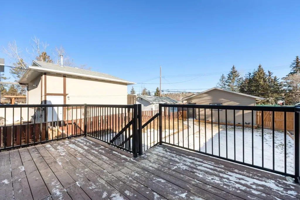 4608 70 Street NW Calgary AB T3B 2K6