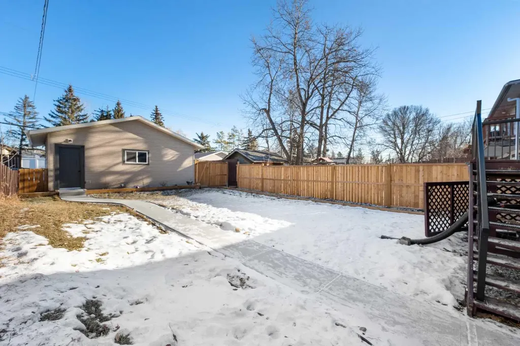 4608 70 Street NW Calgary AB T3B 2K6