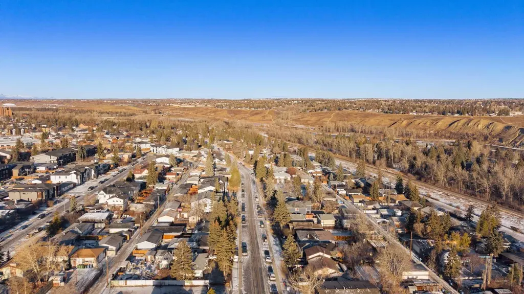 4608 70 Street NW Calgary AB T3B 2K6