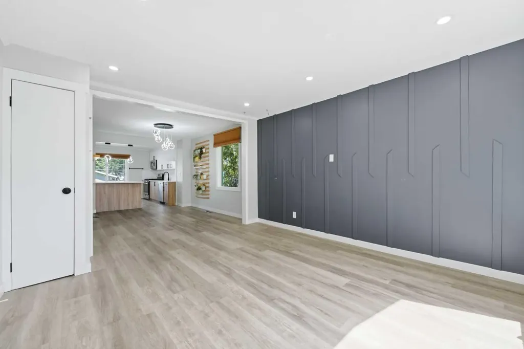 4608 70 Street NW Calgary AB T3B 2K6