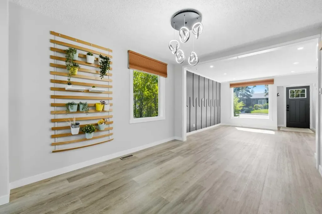 4608 70 Street NW Calgary AB T3B 2K6