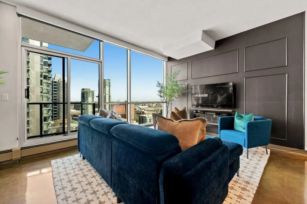 135 13 Avenue SW Calgary AB T2R 0W8