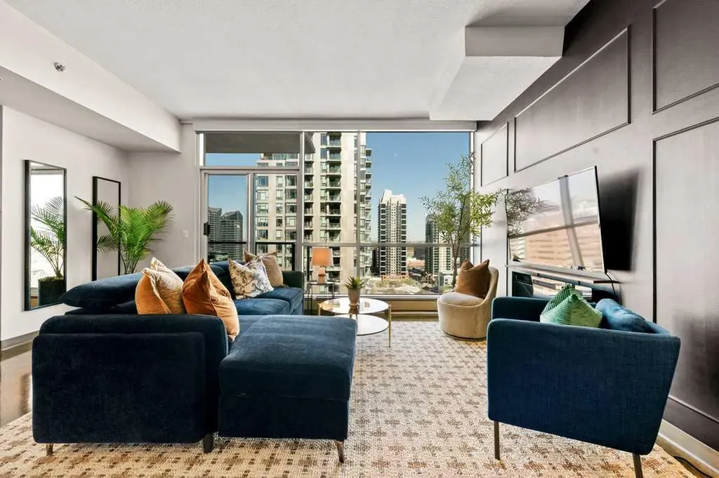 135 13 Avenue SW Calgary AB T2R 0W8