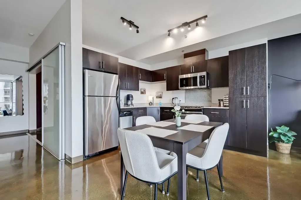 135 13 Avenue SW Calgary AB T2R 0W8