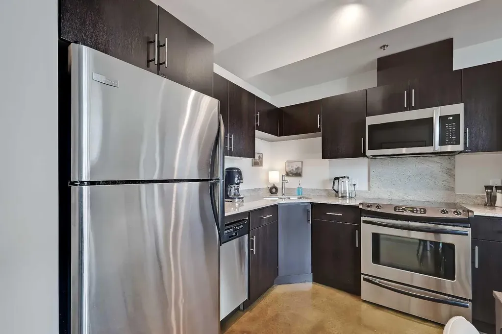 135 13 Avenue SW Calgary AB T2R 0W8