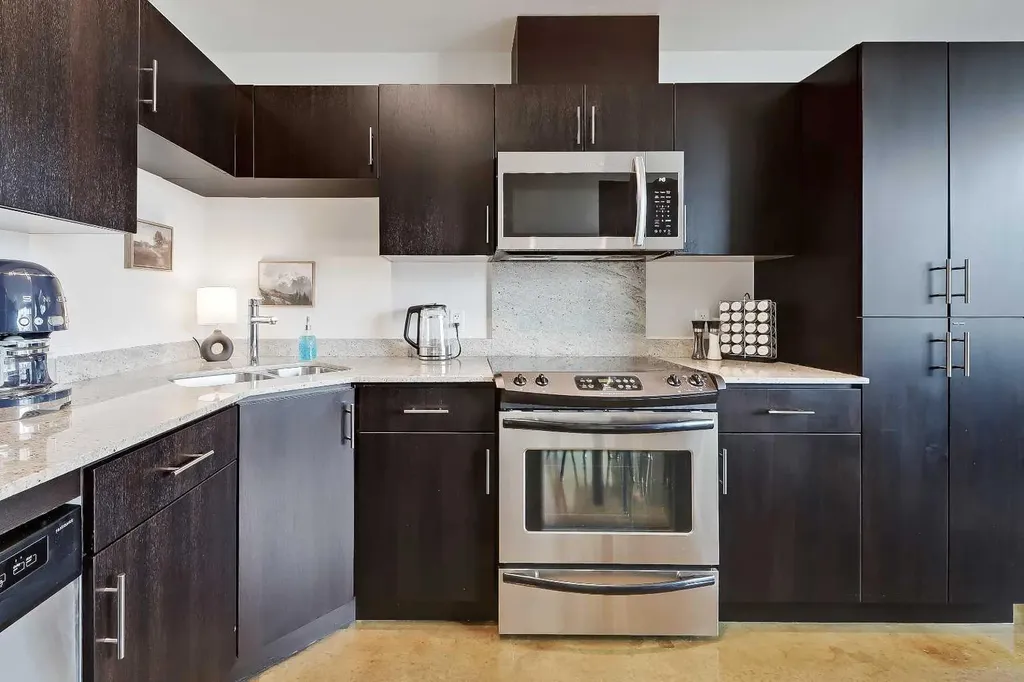 135 13 Avenue SW Calgary AB T2R 0W8