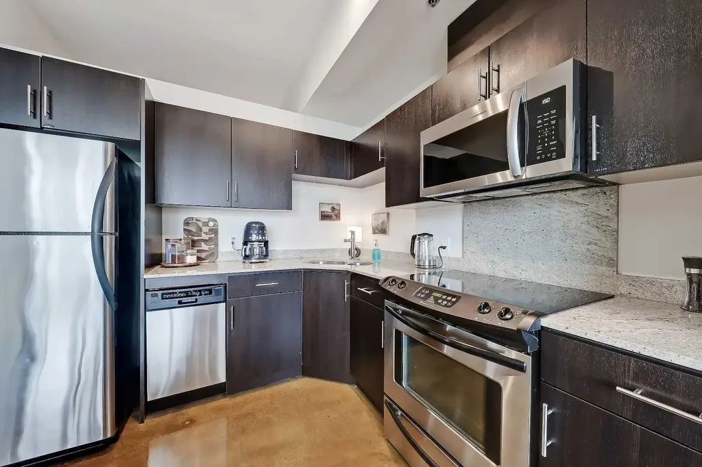 135 13 Avenue SW Calgary AB T2R 0W8