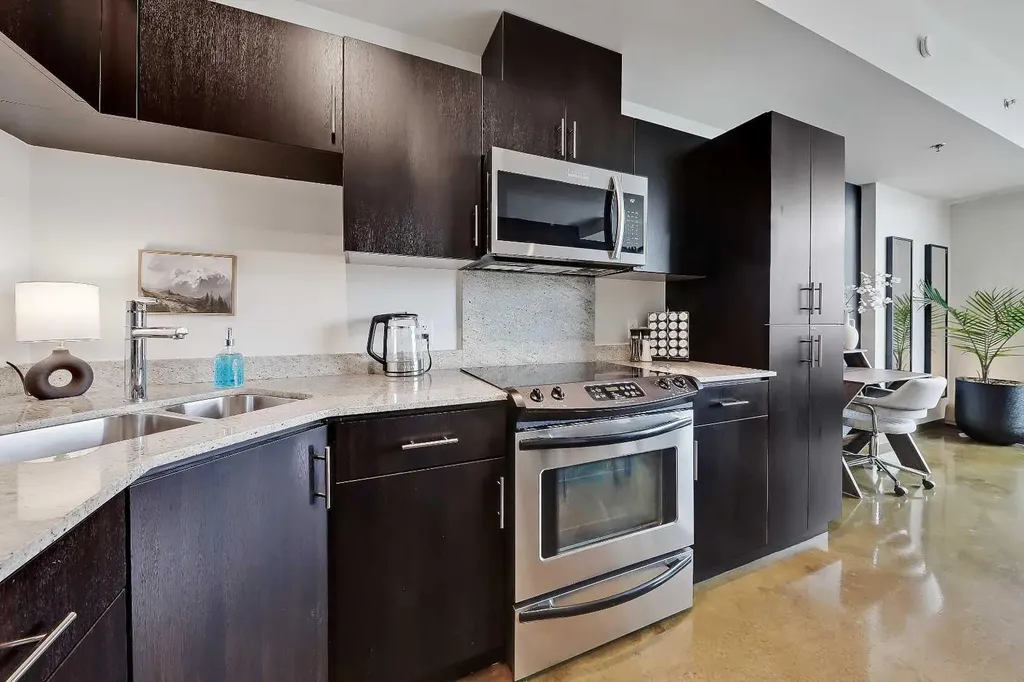 135 13 Avenue SW Calgary AB T2R 0W8