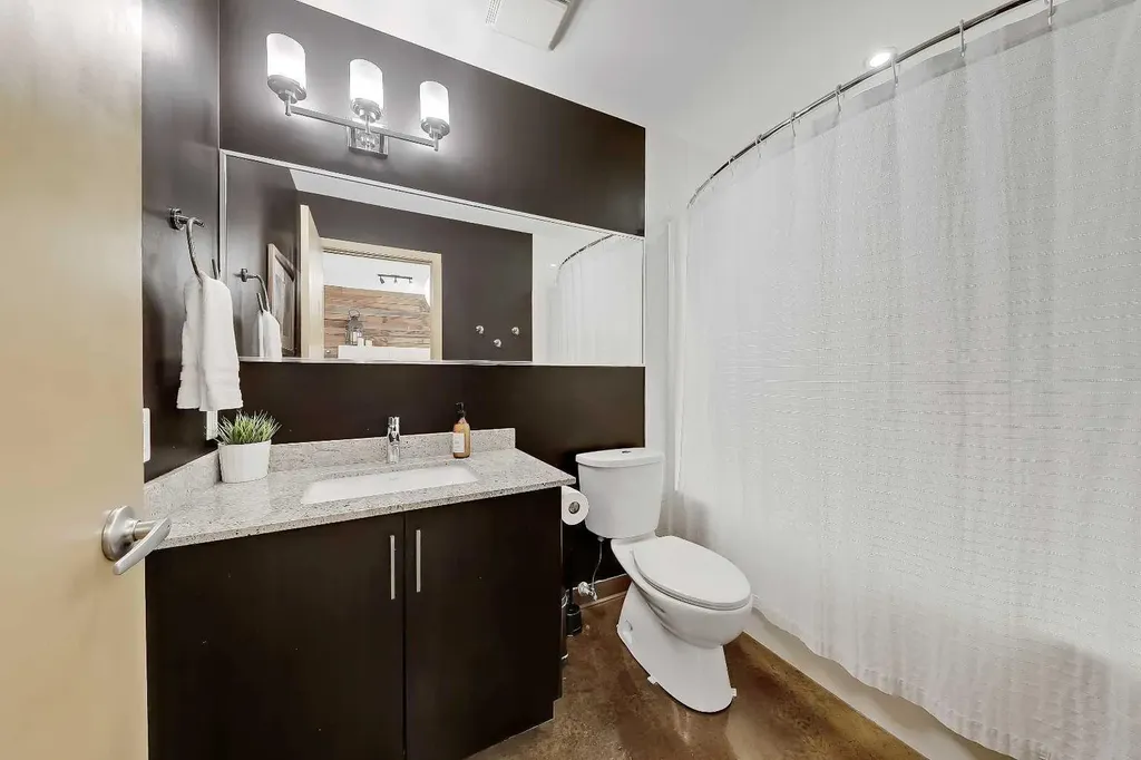 135 13 Avenue SW Calgary AB T2R 0W8