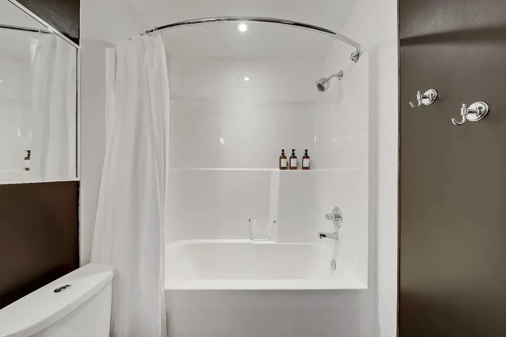 135 13 Avenue SW Calgary AB T2R 0W8