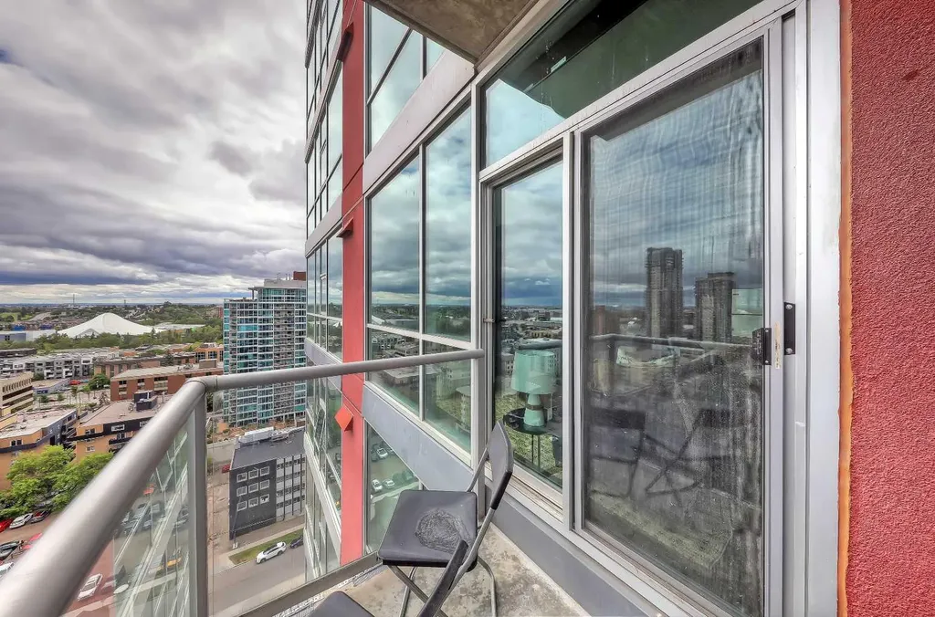 135 13 Avenue SW Calgary AB T2R 0W8