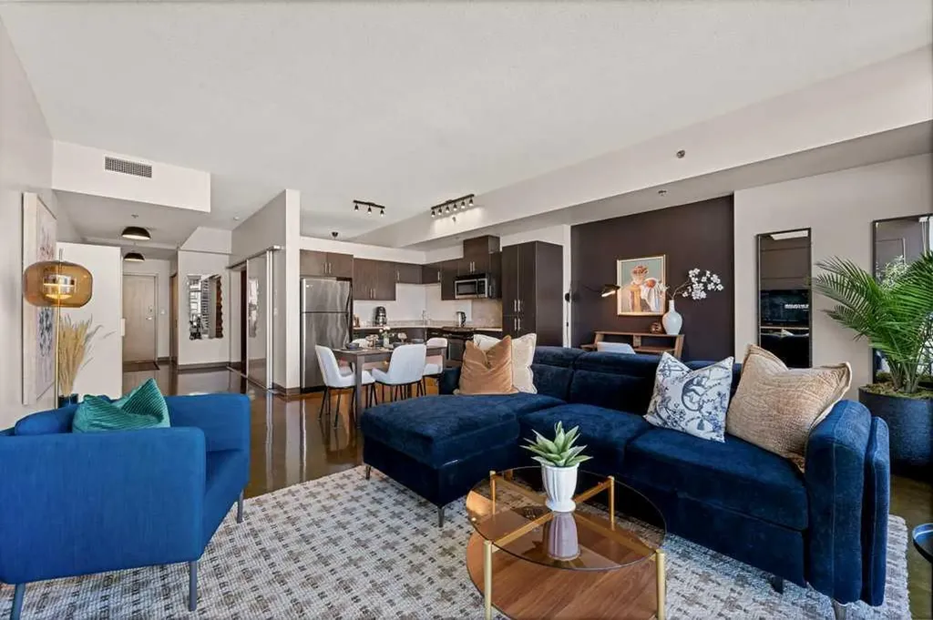 135 13 Avenue SW Calgary AB T2R 0W8