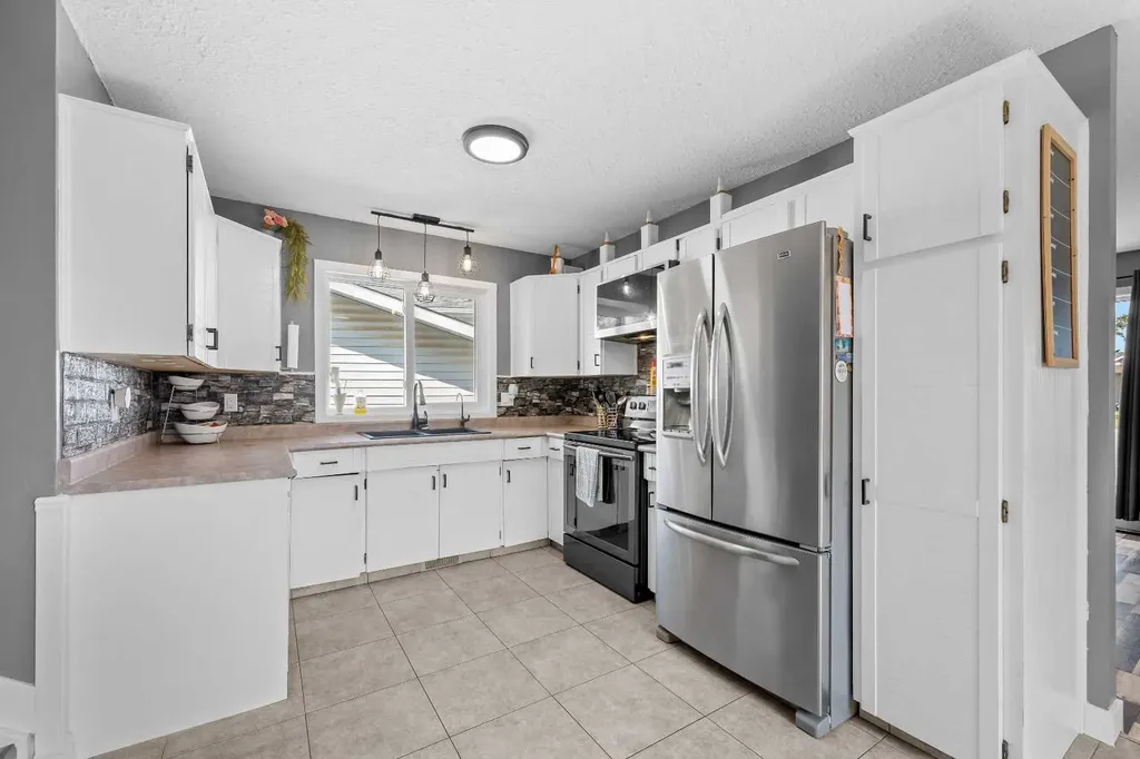 4508 30a Street Close Lloydminster SK S9V 1X7