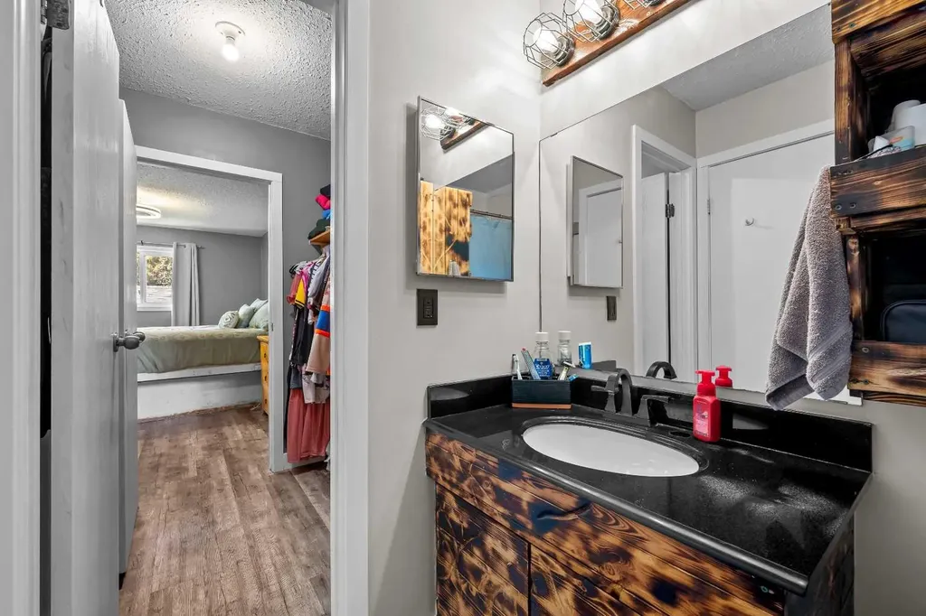 4508 30a Street Close Lloydminster SK S9V 1X7