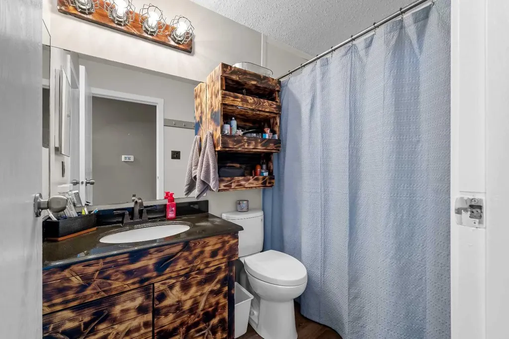 4508 30a Street Close Lloydminster SK S9V 1X7