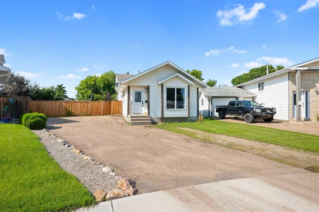 4508 30a Street Close Lloydminster SK S9V 1X7