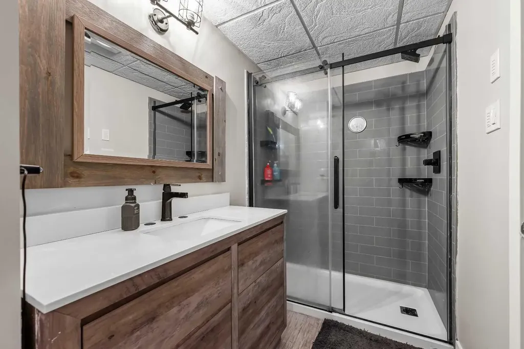 4508 30a Street Close Lloydminster SK S9V 1X7