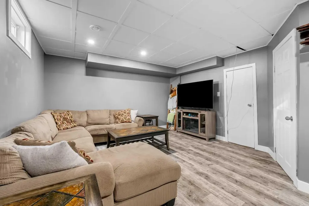 4508 30a Street Close Lloydminster SK S9V 1X7