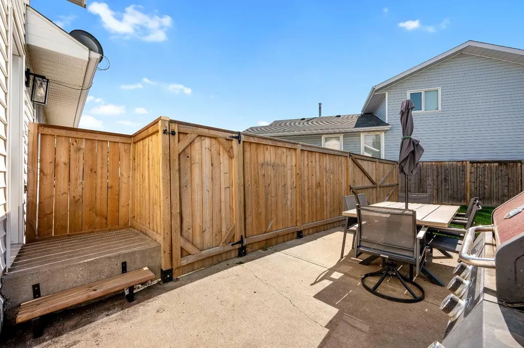 4508 30a Street Close Lloydminster SK S9V 1X7